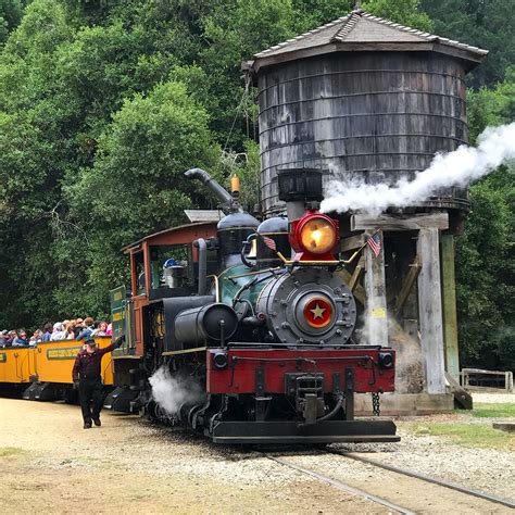 Roaring camp railroads - Railroad tours of the Santa Cruz mountains. Available for company picnics, family vacations, and corporate adventures.